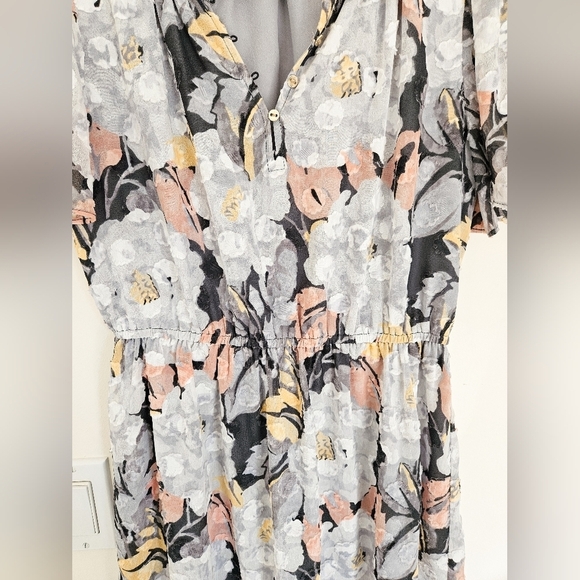 Loft Textured Floral Short Sleeved Dress - Picture 5 of 13